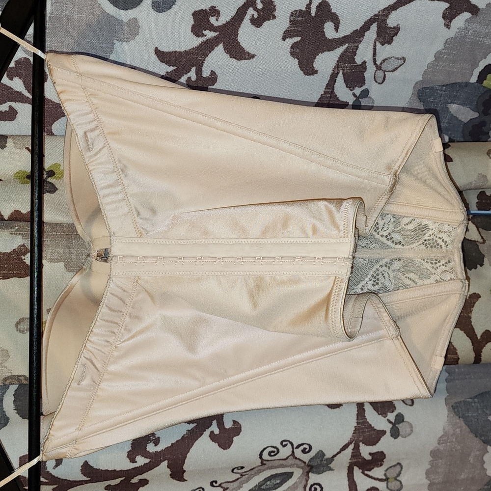 Cassandra Intimates Cream/Ivory Bustier - Picture 3 of 5